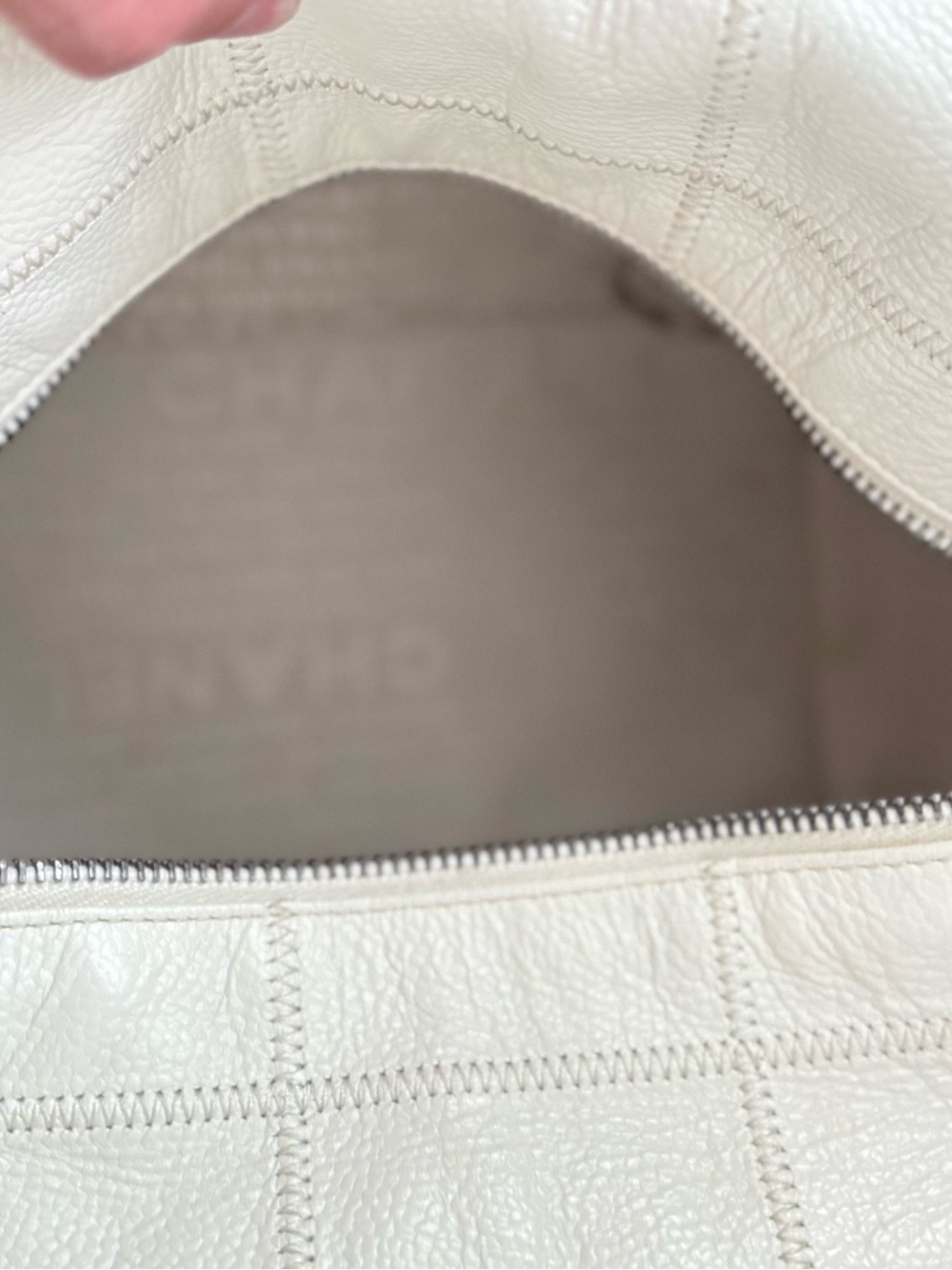 CHANEL Quilted Leather Shoulder Bag - Picture 8 of 11